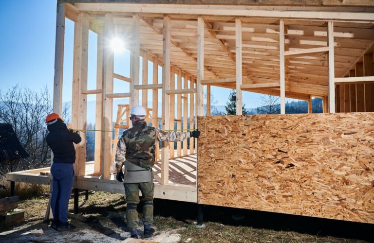 Comment clôturer une maison à ossature bois ?